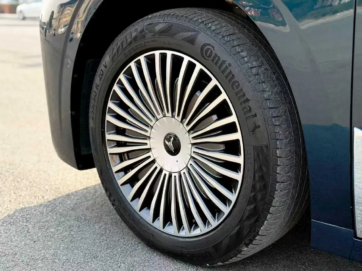 2025 Voyah Dream 1.5T 150HP L4 PHEV 41.7KWH,autocango,china used car exporter,china ev exporter,chinese used car exporter,chinese used ev exporter