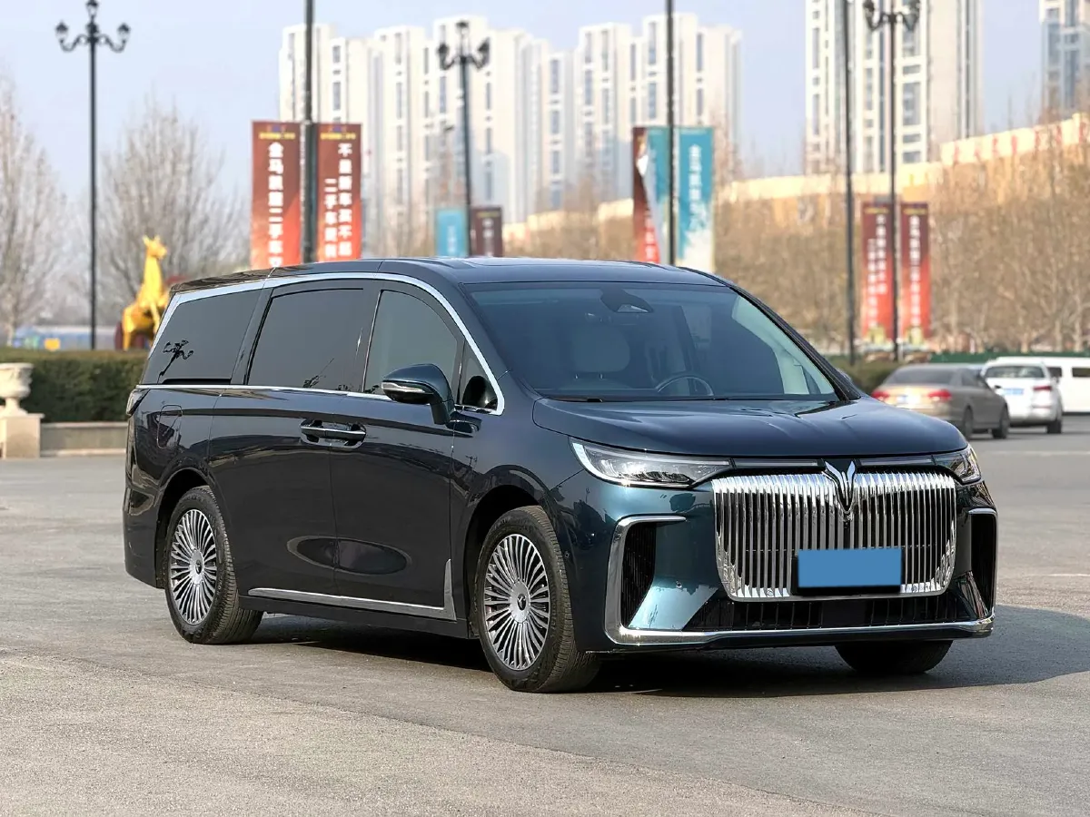 2025 Voyah Dream 1.5T 150HP L4 PHEV 41.7KWH,autocango,china used car exporter,china ev exporter,chinese used car exporter,chinese used ev exporter