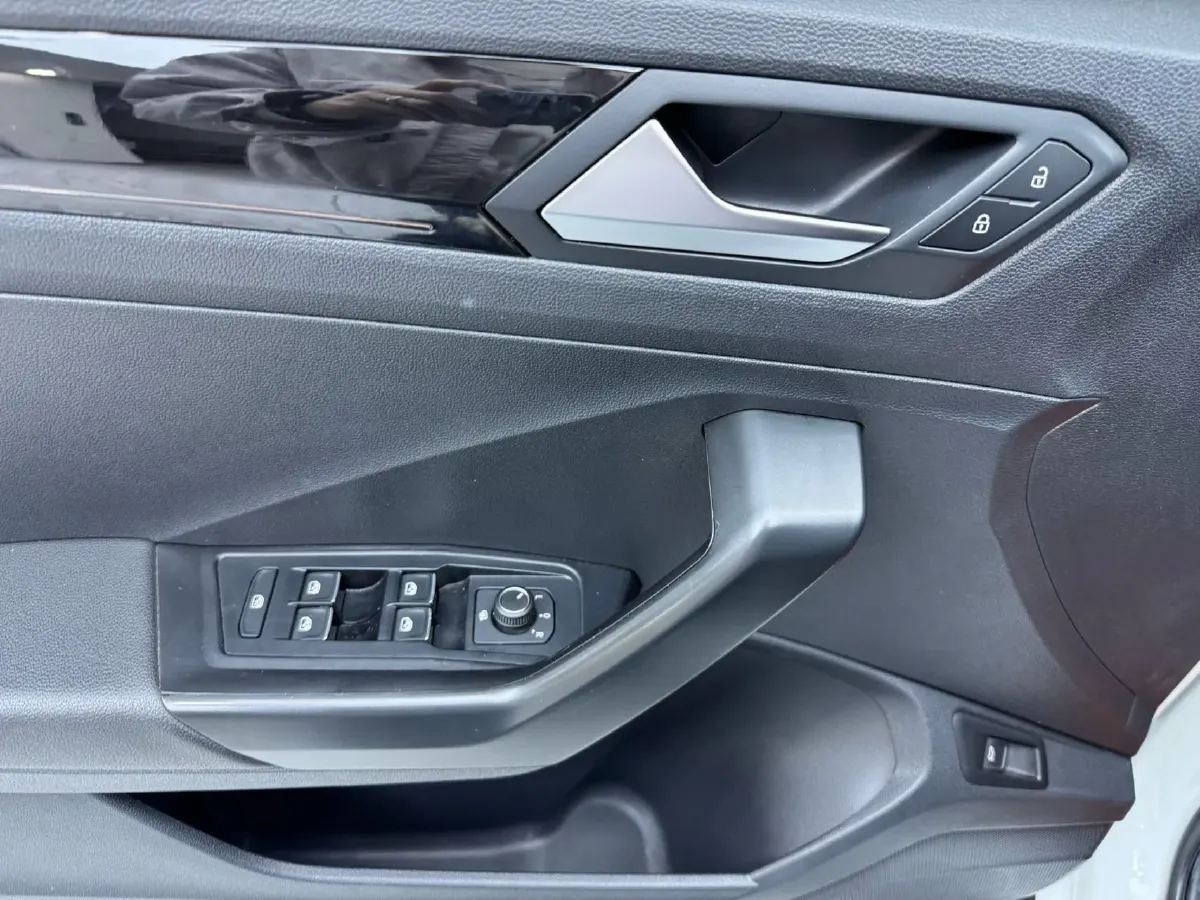 2022 Volkswagen T-Roc 1.4T 150HP L4 7DCT,autocango,china used car exporter,china ev exporter,chinese used car exporter,chinese used ev exporter