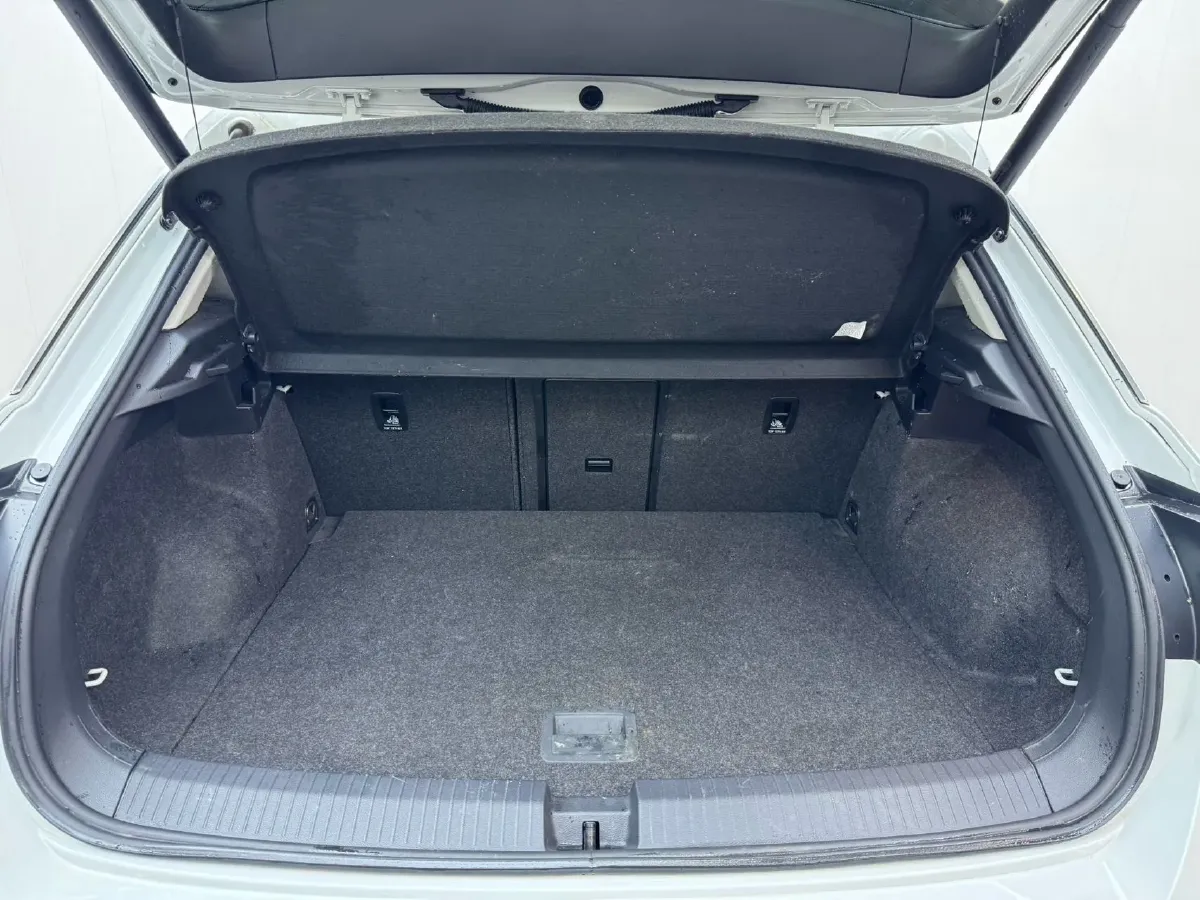 2022 Volkswagen T-Roc 1.4T 150HP L4 7DCT,autocango,china used car exporter,china ev exporter,chinese used car exporter,chinese used ev exporter