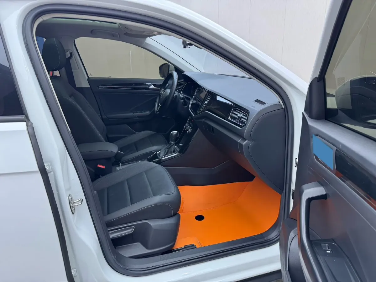 2022 Volkswagen T-Roc 1.4T 150HP L4 7DCT,autocango,china used car exporter,china ev exporter,chinese used car exporter,chinese used ev exporter