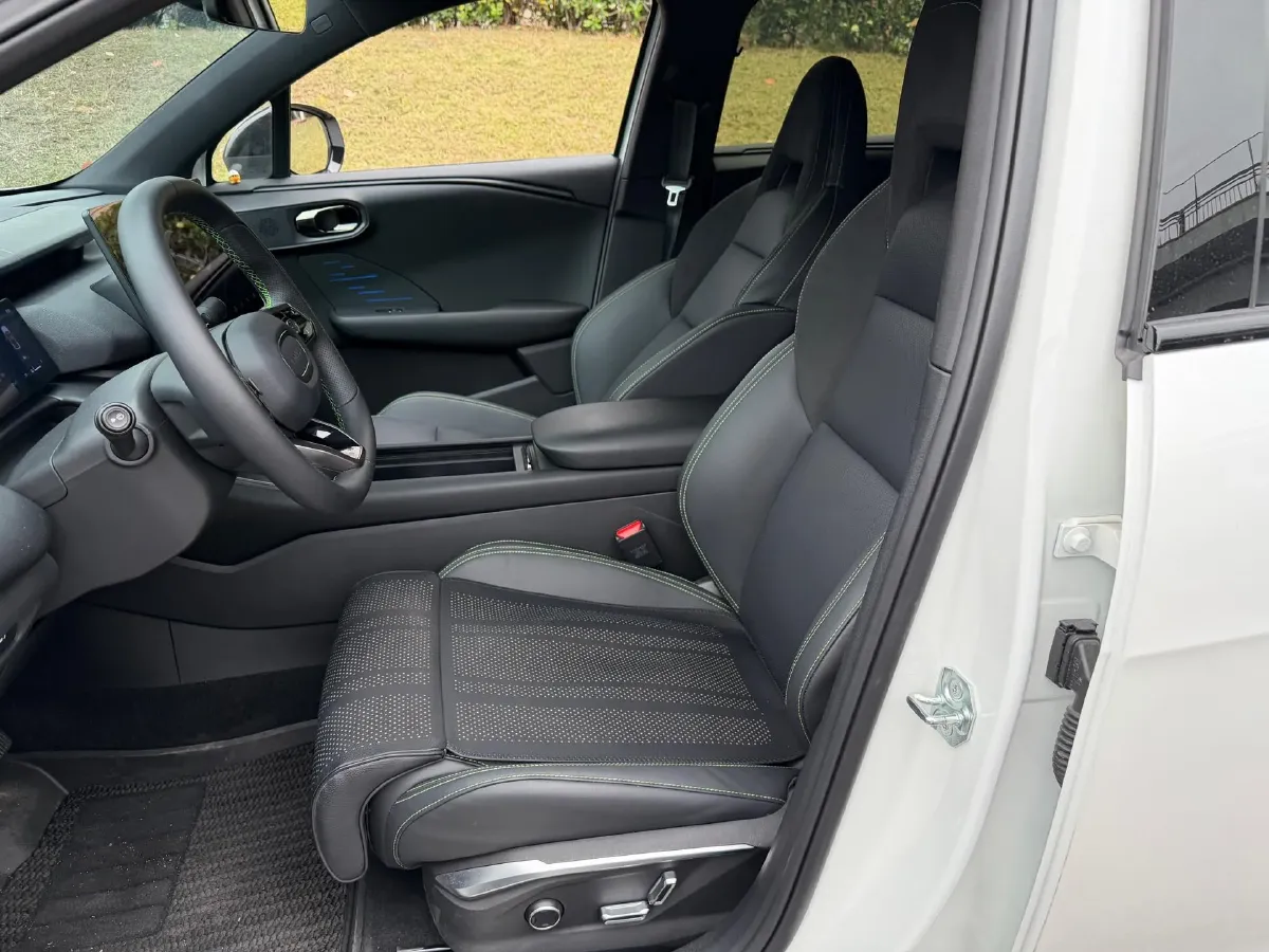 2023 LYNK&CO 06 EM-P 1.5L 120HP L4 3DHT PHEV 19.09KWH,autocango,china used car exporter,china ev exporter,chinese used car exporter,chinese used ev exporter