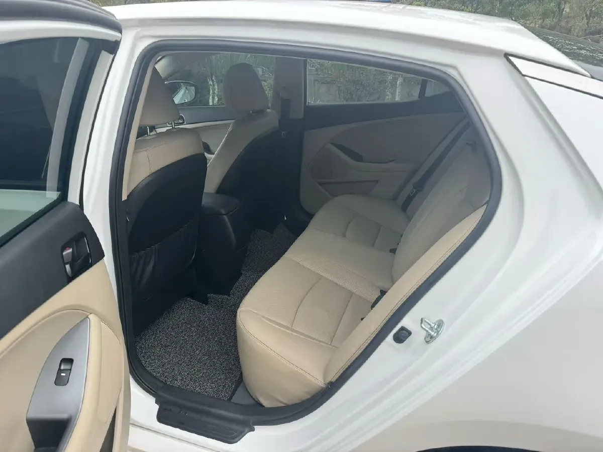 2015 Kia K5 2.0L 162HP L4 6AT,autocango,china used car exporter,china ev exporter,chinese used car exporter,chinese used ev exporter