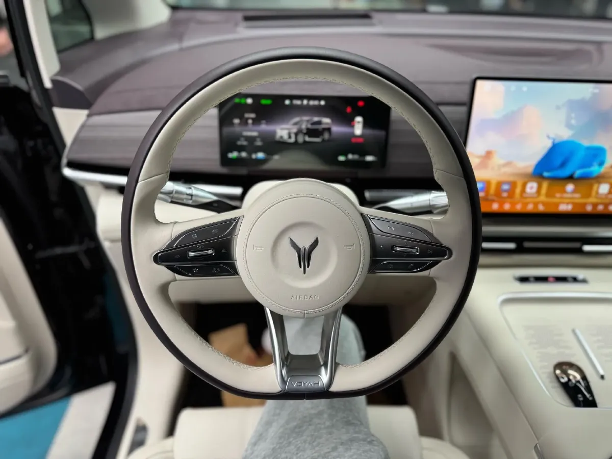 2026 Voyah Dream 1.5T 150HP L4 PHEV,autocango,china used car exporter,china ev exporter,chinese used car exporter,chinese used ev exporter