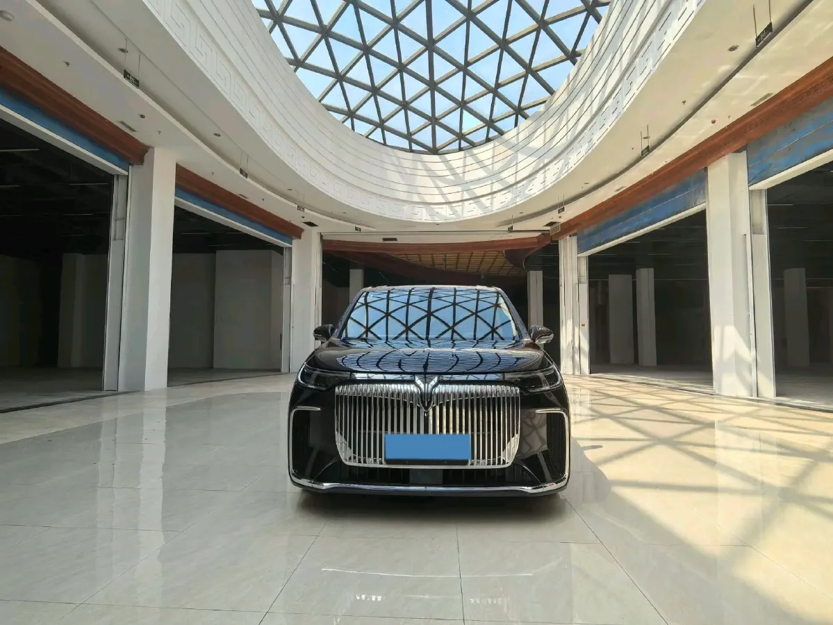 2025 Voyah Dream 1.5T 150HP L4 PHEV 41.7KWH,autocango,china used car exporter,china ev exporter,chinese used car exporter,chinese used ev exporter