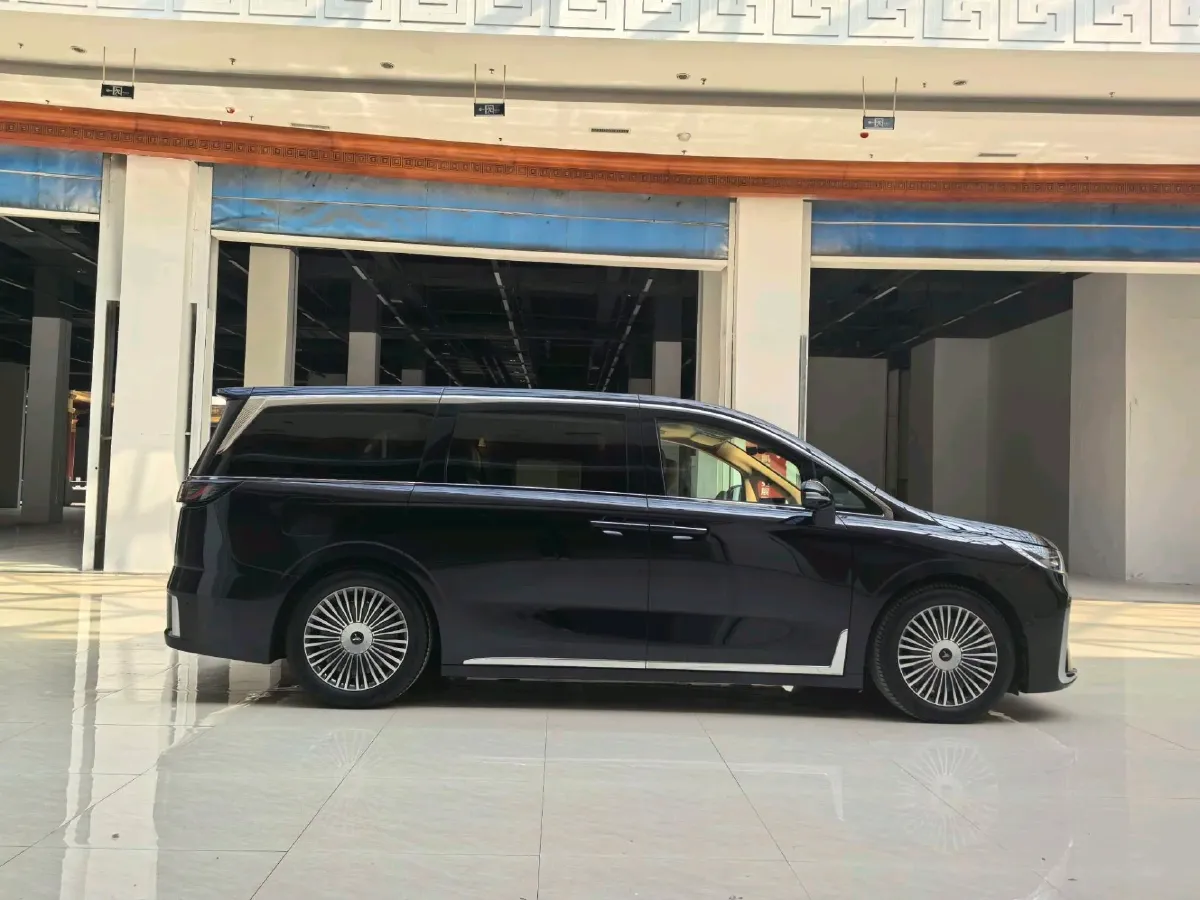 2025 Voyah Dream 1.5T 150HP L4 PHEV 41.7KWH,autocango,china used car exporter,china ev exporter,chinese used car exporter,chinese used ev exporter