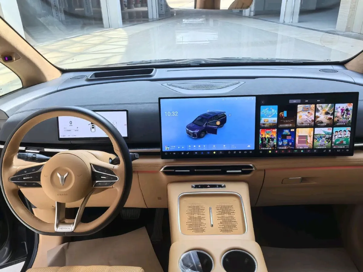 2025 Voyah Dream 1.5T 150HP L4 PHEV 41.7KWH,autocango,china used car exporter,china ev exporter,chinese used car exporter,chinese used ev exporter