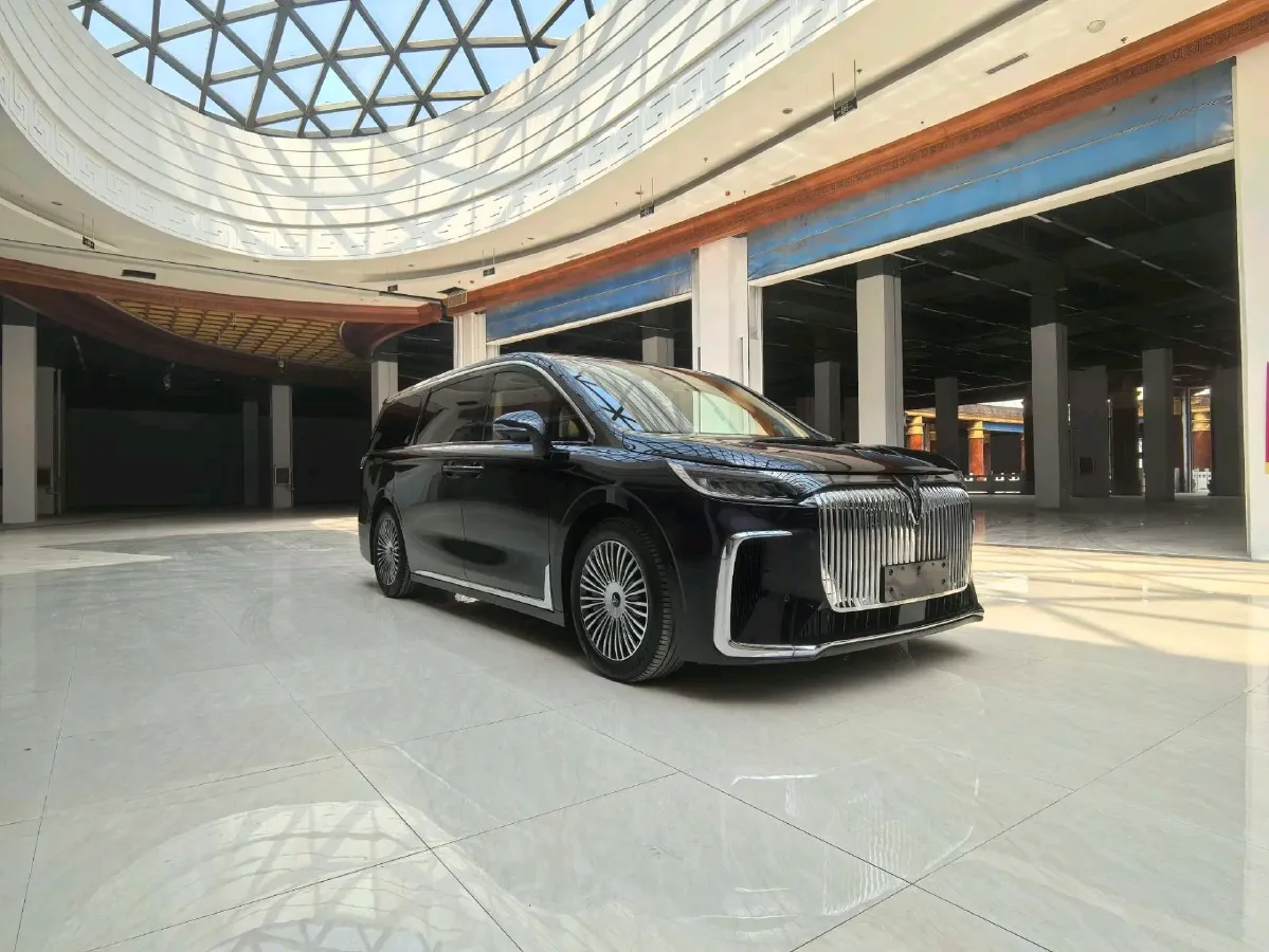2025 Voyah Dream 1.5T 150HP L4 PHEV 41.7KWH,autocango,china used car exporter,china ev exporter,chinese used car exporter,chinese used ev exporter