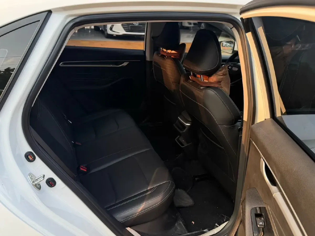 2025 Geely Emgrand 1.5L 127HP L4 5MT,autocango,china used car exporter,china ev exporter,chinese used car exporter,chinese used ev exporter