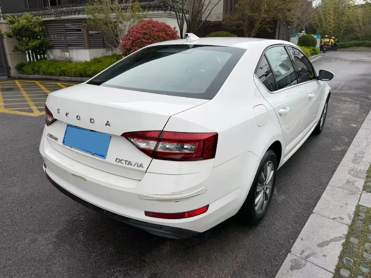2021 Skoda Octavia 1.5L 113HP L4 6AT,autocango,china used car exporter,china ev exporter,chinese used car exporter,chinese used ev exporter