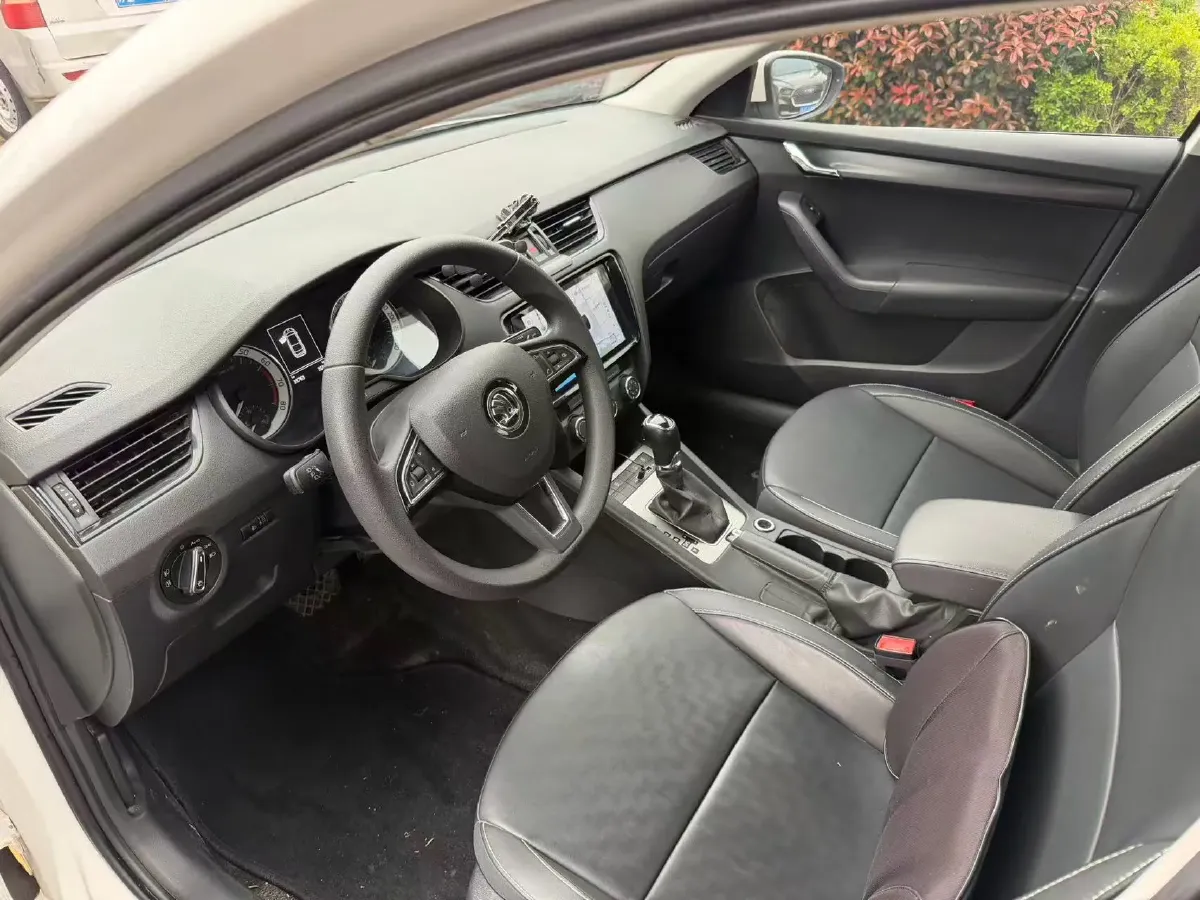 2021 Skoda Octavia 1.5L 113HP L4 6AT,autocango,china used car exporter,china ev exporter,chinese used car exporter,chinese used ev exporter