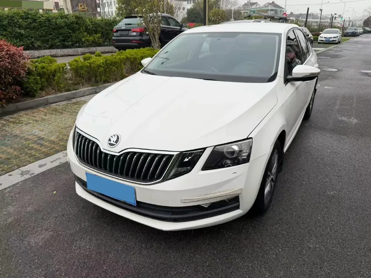 2021 Skoda Octavia 1.5L 113HP L4 6AT,autocango,china used car exporter,china ev exporter,chinese used car exporter,chinese used ev exporter