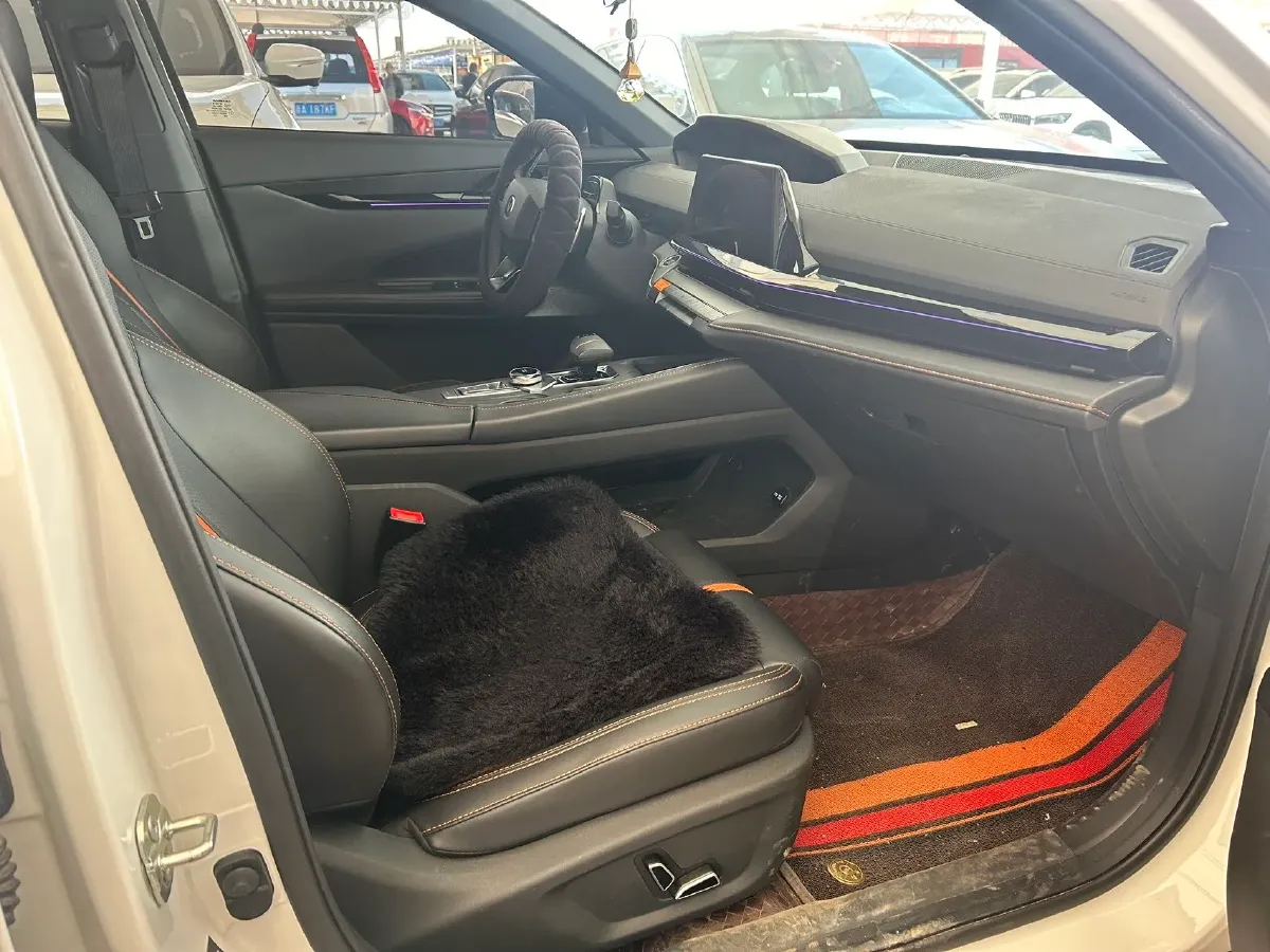 2023 ChangAn UNI-V 1.5T 188HP L4 7DCT,autocango,china used car exporter,china ev exporter,chinese used car exporter,chinese used ev exporter