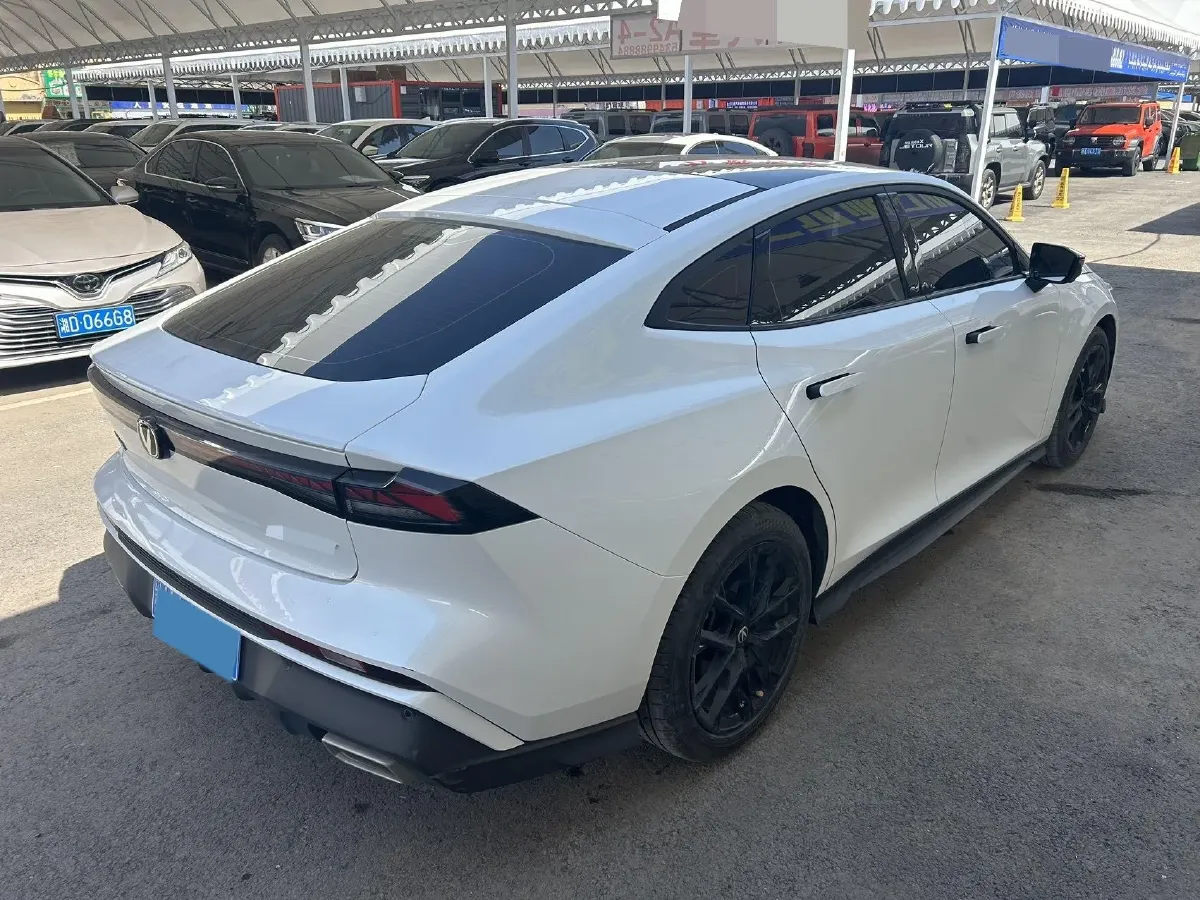 2023 ChangAn UNI-V 1.5T 188HP L4 7DCT,autocango,china used car exporter,china ev exporter,chinese used car exporter,chinese used ev exporter