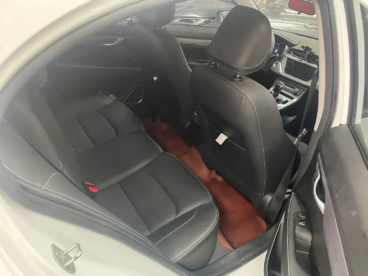 2021 BaoJun 530 1.5T 147HP L4 CVT,autocango,china used car exporter,china ev exporter,chinese used car exporter,chinese used ev exporter