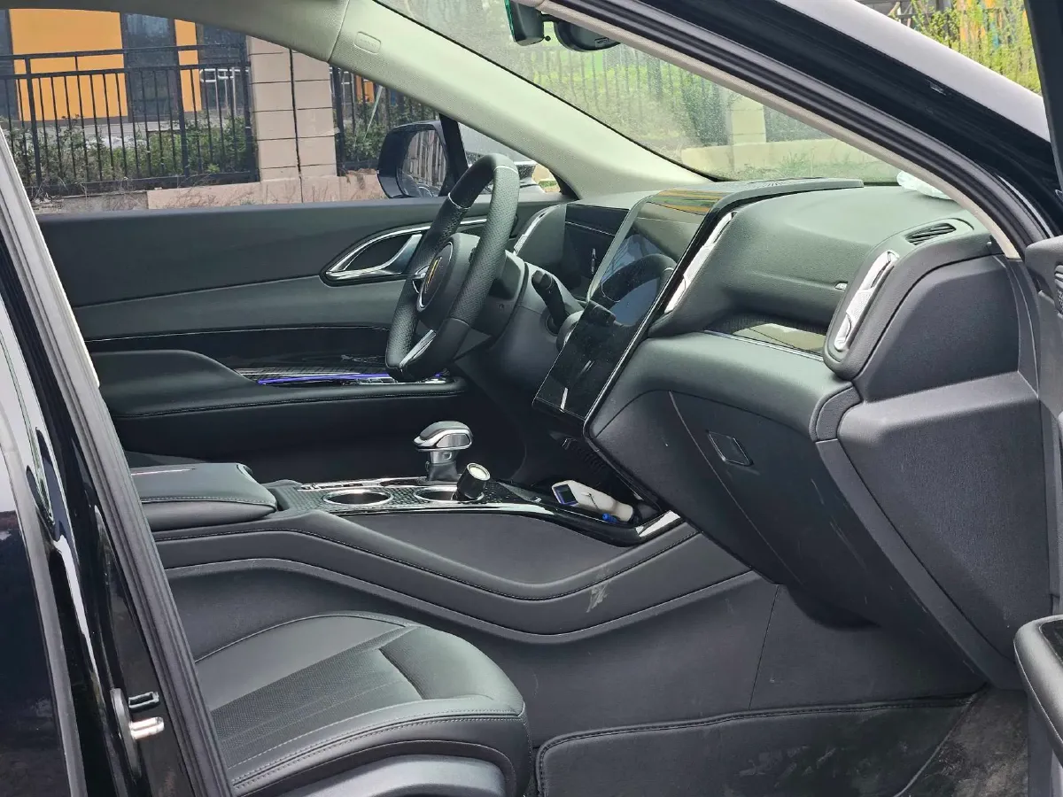 2024 HongQi HS3 1.5T 169HP L4 1DHT PHEV 18.4KWH,autocango,china used car exporter,china ev exporter,chinese used car exporter,chinese used ev exporter