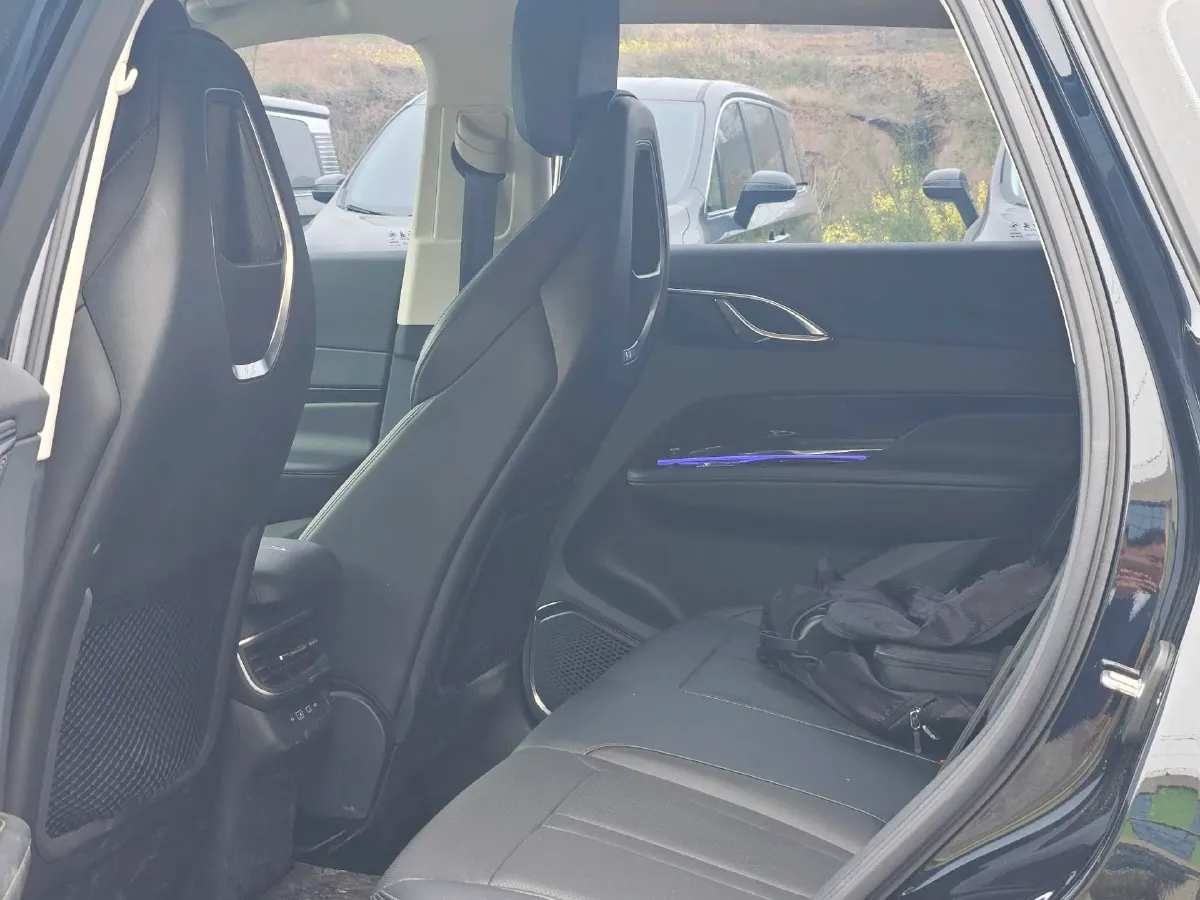 2024 HongQi HS3 1.5T 169HP L4 1DHT PHEV 18.4KWH,autocango,china used car exporter,china ev exporter,chinese used car exporter,chinese used ev exporter