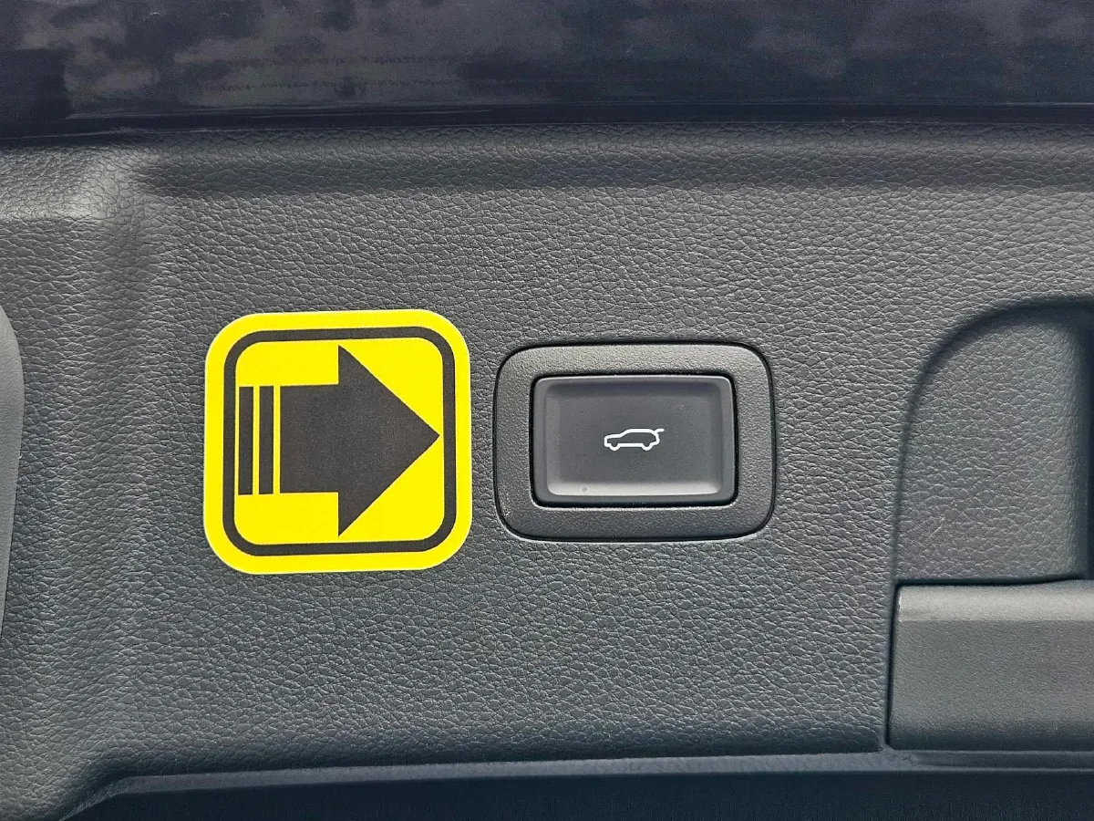 2024 HongQi HS3 1.5T 169HP L4 1DHT PHEV 18.4KWH,autocango,china used car exporter,china ev exporter,chinese used car exporter,chinese used ev exporter