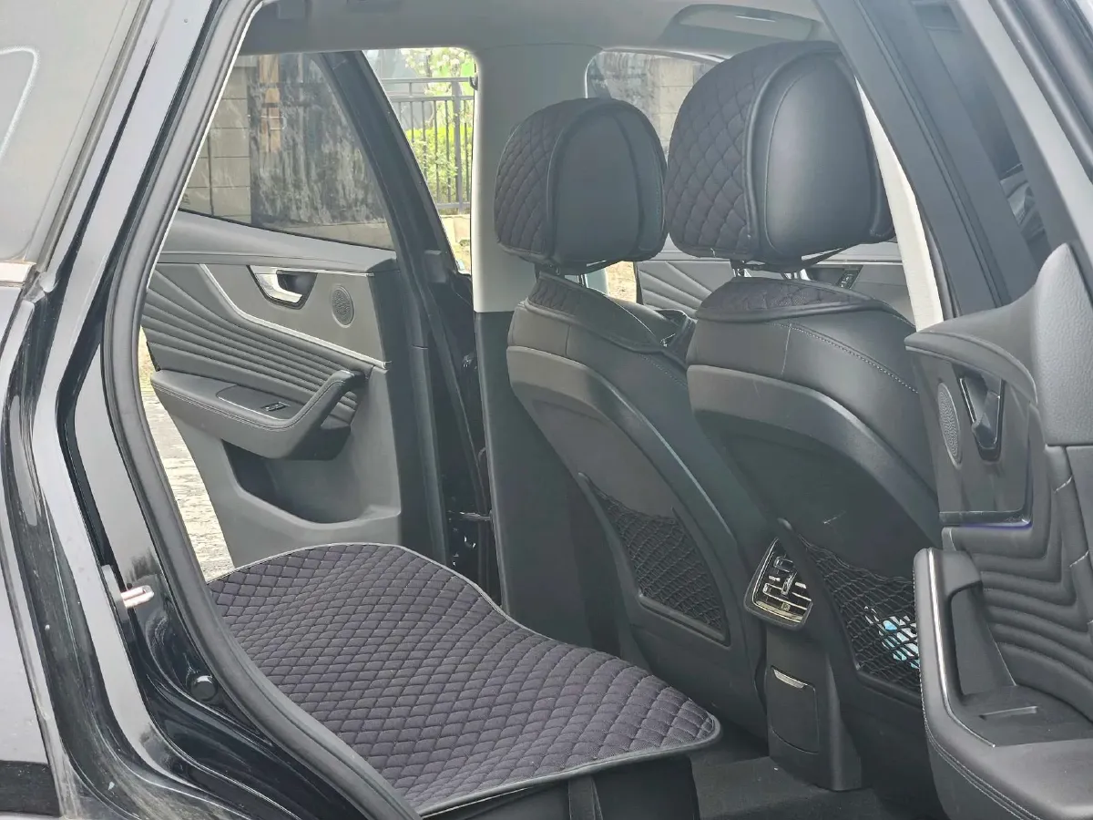 2023 HongQi HS5 2.0T 252HP L4 8AT,autocango,china used car exporter,china ev exporter,chinese used car exporter,chinese used ev exporter