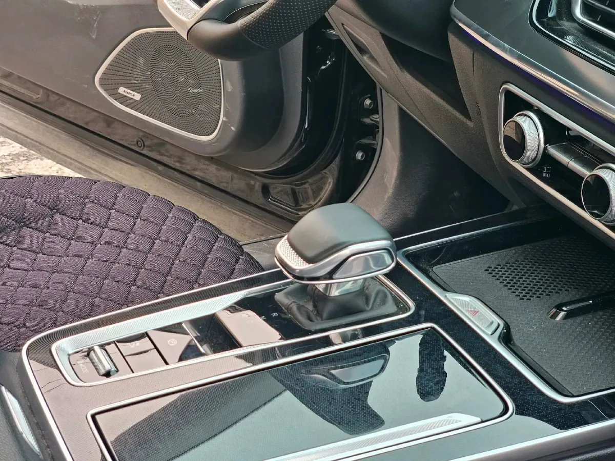 2023 HongQi HS5 2.0T 252HP L4 8AT,autocango,china used car exporter,china ev exporter,chinese used car exporter,chinese used ev exporter