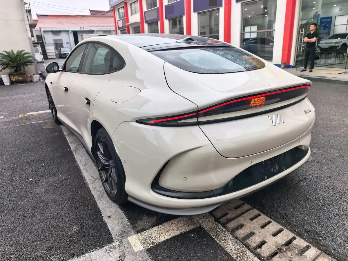 2024 IM L6 BEV 100KWH,autocango,china used car exporter,china ev exporter,chinese used car exporter,chinese used ev exporter