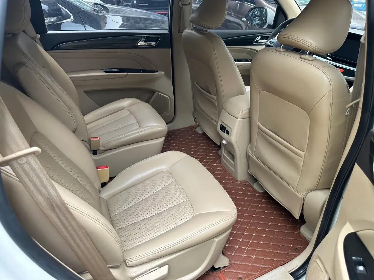 2016 BaoJun 730 1.5L 112HP L4 5MT,autocango,china used car exporter,china ev exporter,chinese used car exporter,chinese used ev exporter