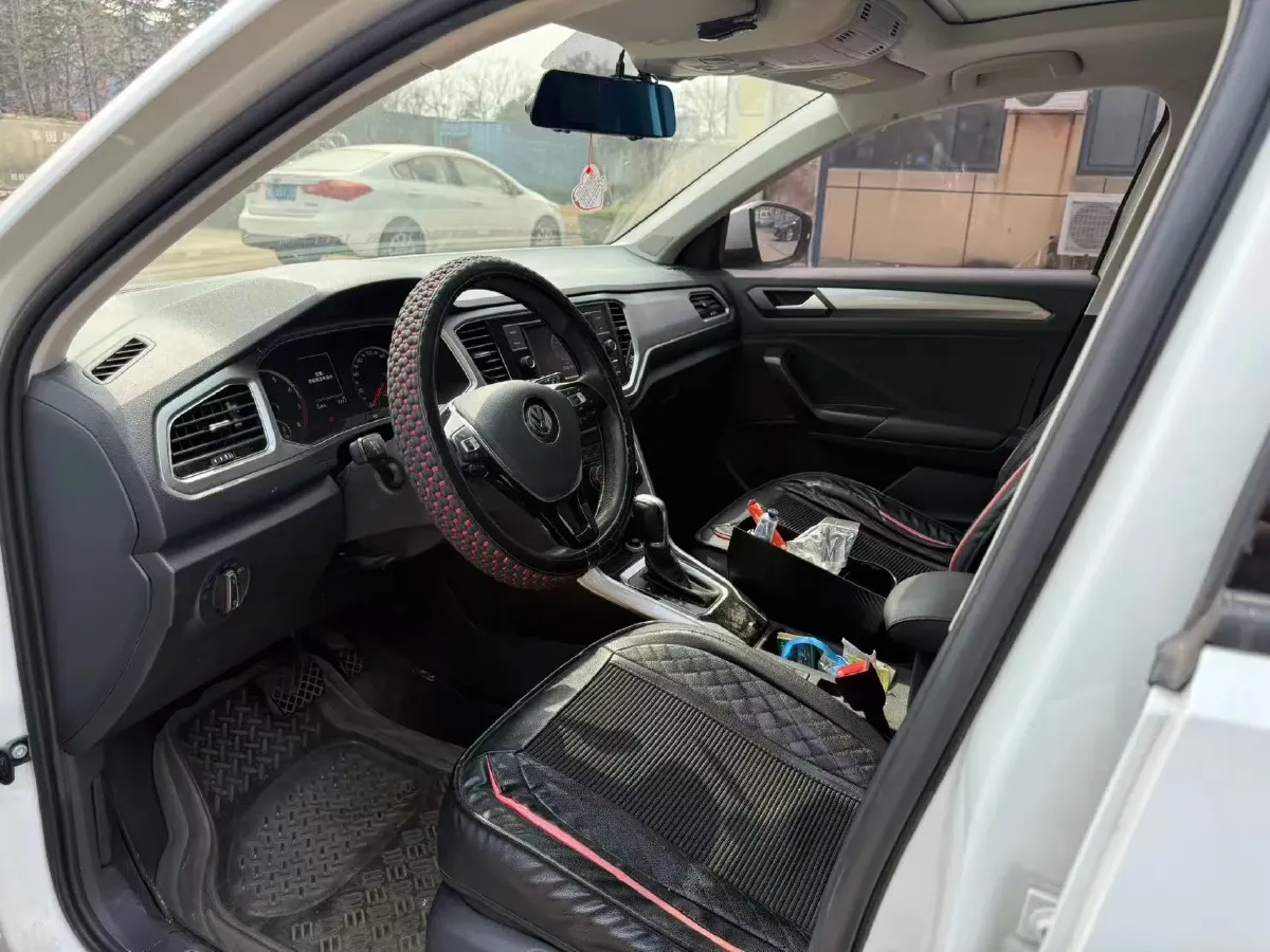 2020 Volkswagen T-Roc 1.4T 131HP L4 7DCT,autocango,china used car exporter,china ev exporter,chinese used car exporter,chinese used ev exporter