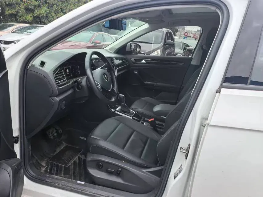 2022 Volkswagen T-Roc 1.4T 150HP L4 7DCT,autocango,china used car exporter,china ev exporter,chinese used car exporter,chinese used ev exporter