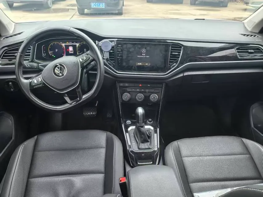 2022 Volkswagen T-Roc 1.4T 150HP L4 7DCT,autocango,china used car exporter,china ev exporter,chinese used car exporter,chinese used ev exporter