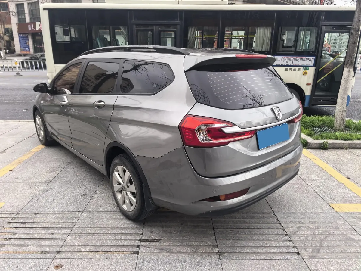 2017 BaoJun 310W 1.5L 112HP L4 6MT,autocango,china used car exporter,china ev exporter,chinese used car exporter,chinese used ev exporter