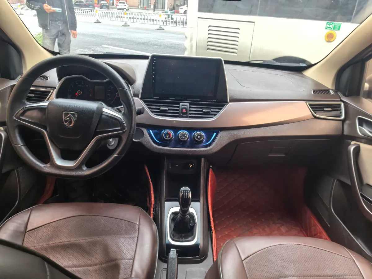 2017 BaoJun 310W 1.5L 112HP L4 6MT,autocango,china used car exporter,china ev exporter,chinese used car exporter,chinese used ev exporter