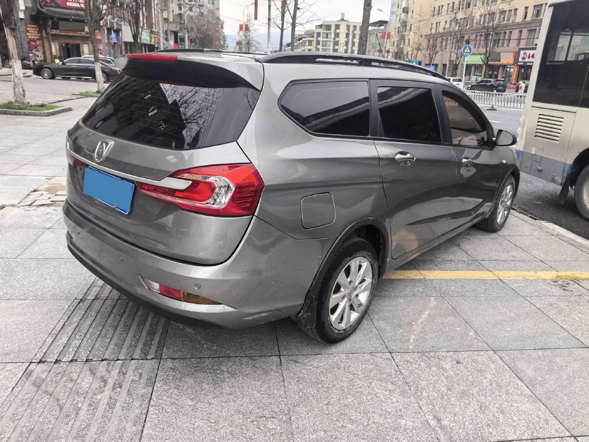 2017 BaoJun 310W 1.5L 112HP L4 6MT,autocango,china used car exporter,china ev exporter,chinese used car exporter,chinese used ev exporter