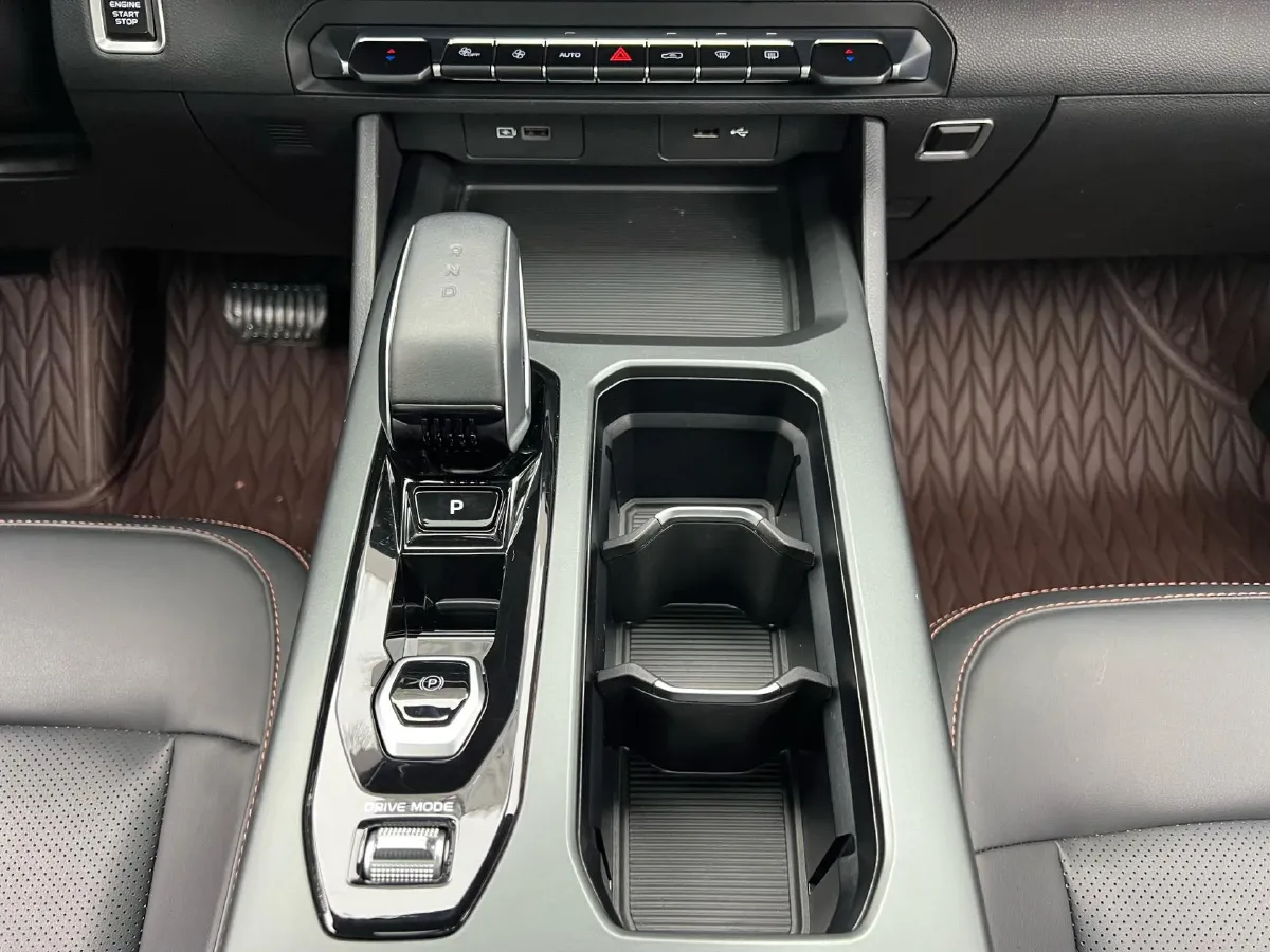 2023 Geely Okavango L 2.0T 218HP L4 7DCT,autocango,china used car exporter,china ev exporter,chinese used car exporter,chinese used ev exporter