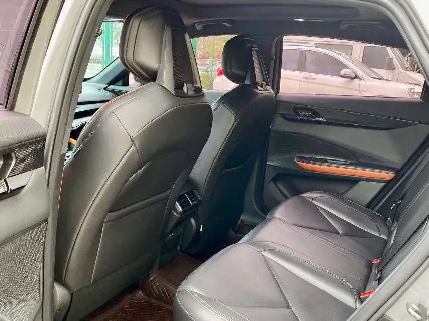 2022 ChangAn UNI-V 1.5T 188HP L4 7DCT,autocango,china used car exporter,china ev exporter,chinese used car exporter,chinese used ev exporter