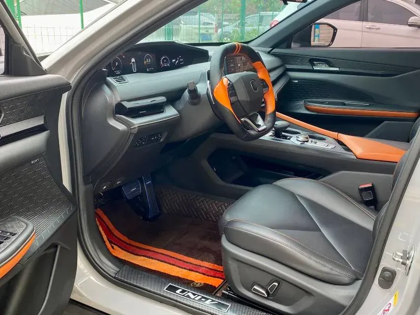 2022 ChangAn UNI-V 1.5T 188HP L4 7DCT,autocango,china used car exporter,china ev exporter,chinese used car exporter,chinese used ev exporter