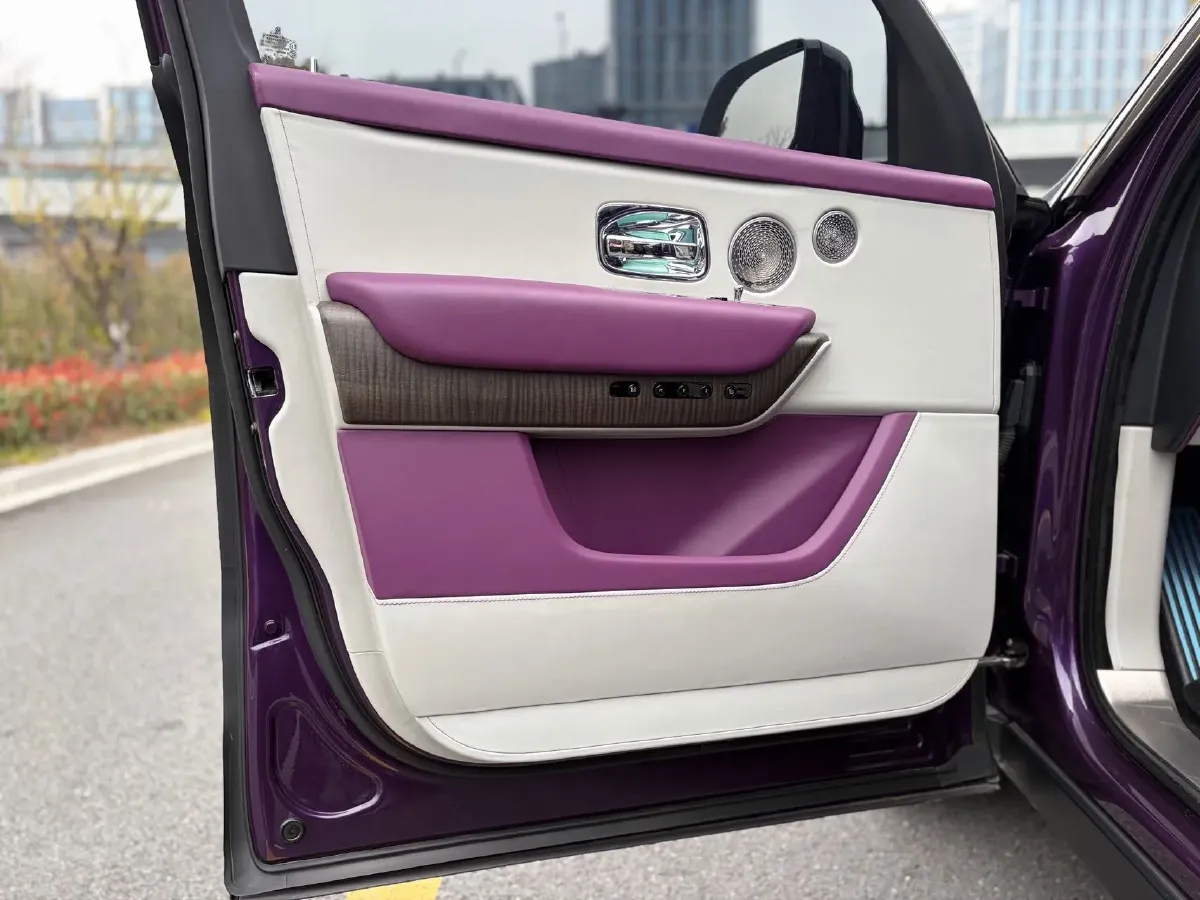 2018 Rolls-Royce Cullinan 6.7T 571HP V12 8AT,autocango,china used car exporter,china ev exporter,chinese used car exporter,chinese used ev exporter