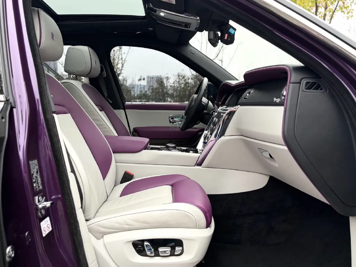 2018 Rolls-Royce Cullinan 6.7T 571HP V12 8AT,autocango,china used car exporter,china ev exporter,chinese used car exporter,chinese used ev exporter