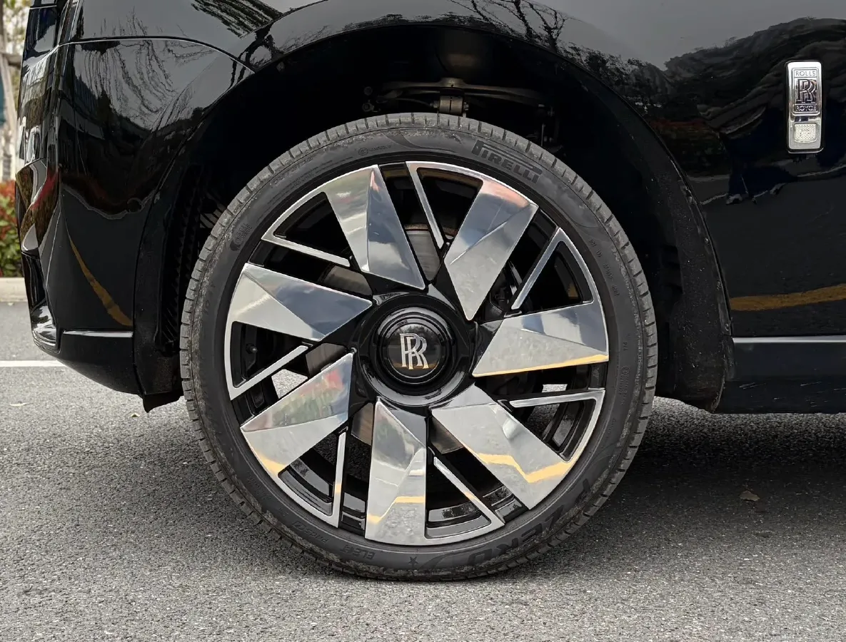 2018 Rolls-Royce Cullinan 6.7T 571HP V12 8AT,autocango,china used car exporter,china ev exporter,chinese used car exporter,chinese used ev exporter