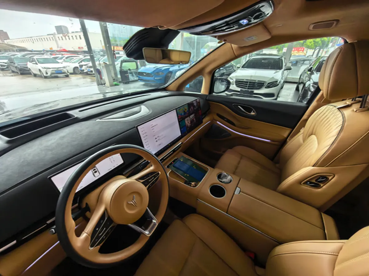 2025 Voyah Dream 1.5T 150HP L4 PHEV 41.7KWH,autocango,china used car exporter,china ev exporter,chinese used car exporter,chinese used ev exporter