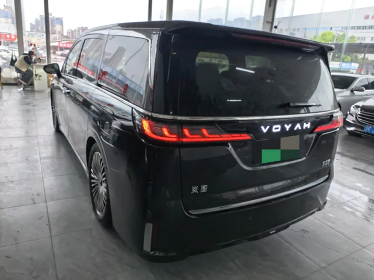2025 Voyah Dream 1.5T 150HP L4 PHEV 41.7KWH,autocango,china used car exporter,china ev exporter,chinese used car exporter,chinese used ev exporter
