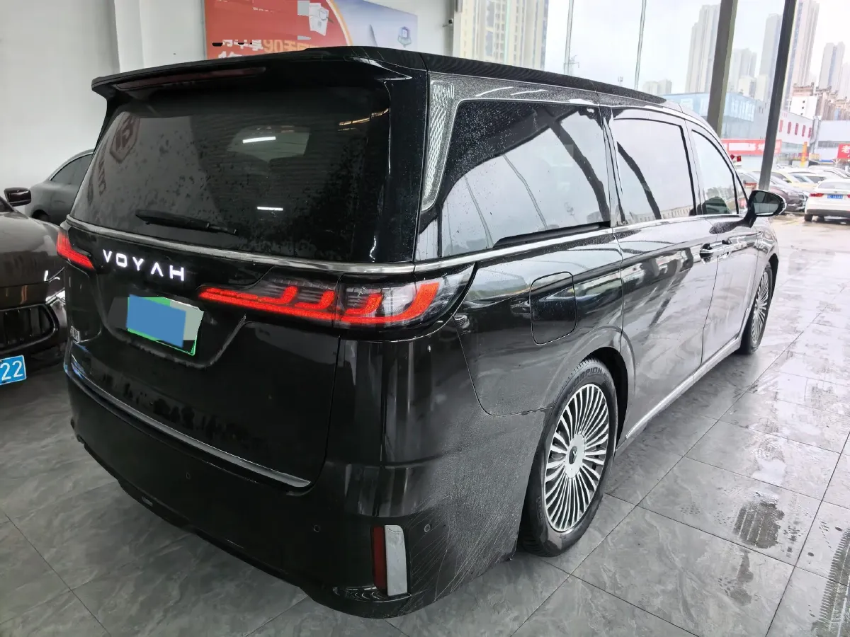 2025 Voyah Dream 1.5T 150HP L4 PHEV 41.7KWH,autocango,china used car exporter,china ev exporter,chinese used car exporter,chinese used ev exporter
