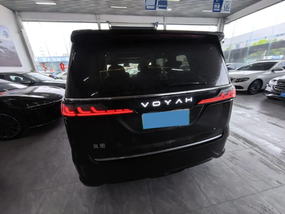 2025 Voyah Dream 1.5T 150HP L4 PHEV 41.7KWH,autocango,china used car exporter,china ev exporter,chinese used car exporter,chinese used ev exporter