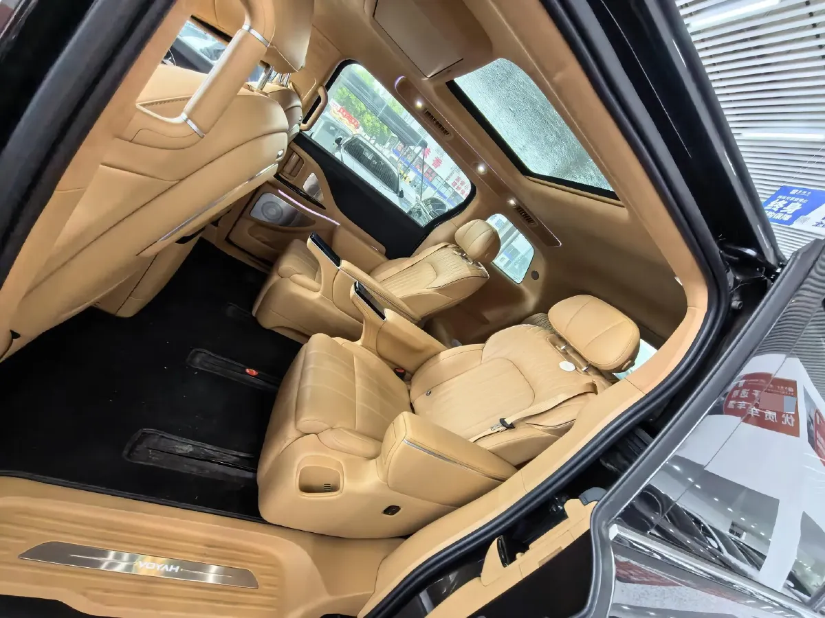 2025 Voyah Dream 1.5T 150HP L4 PHEV 41.7KWH,autocango,china used car exporter,china ev exporter,chinese used car exporter,chinese used ev exporter