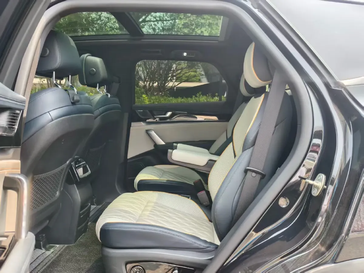 2022 Jeep Grand Commander 2.0T 265HP L4 9AT,autocango,china used car exporter,china ev exporter,chinese used car exporter,chinese used ev exporter