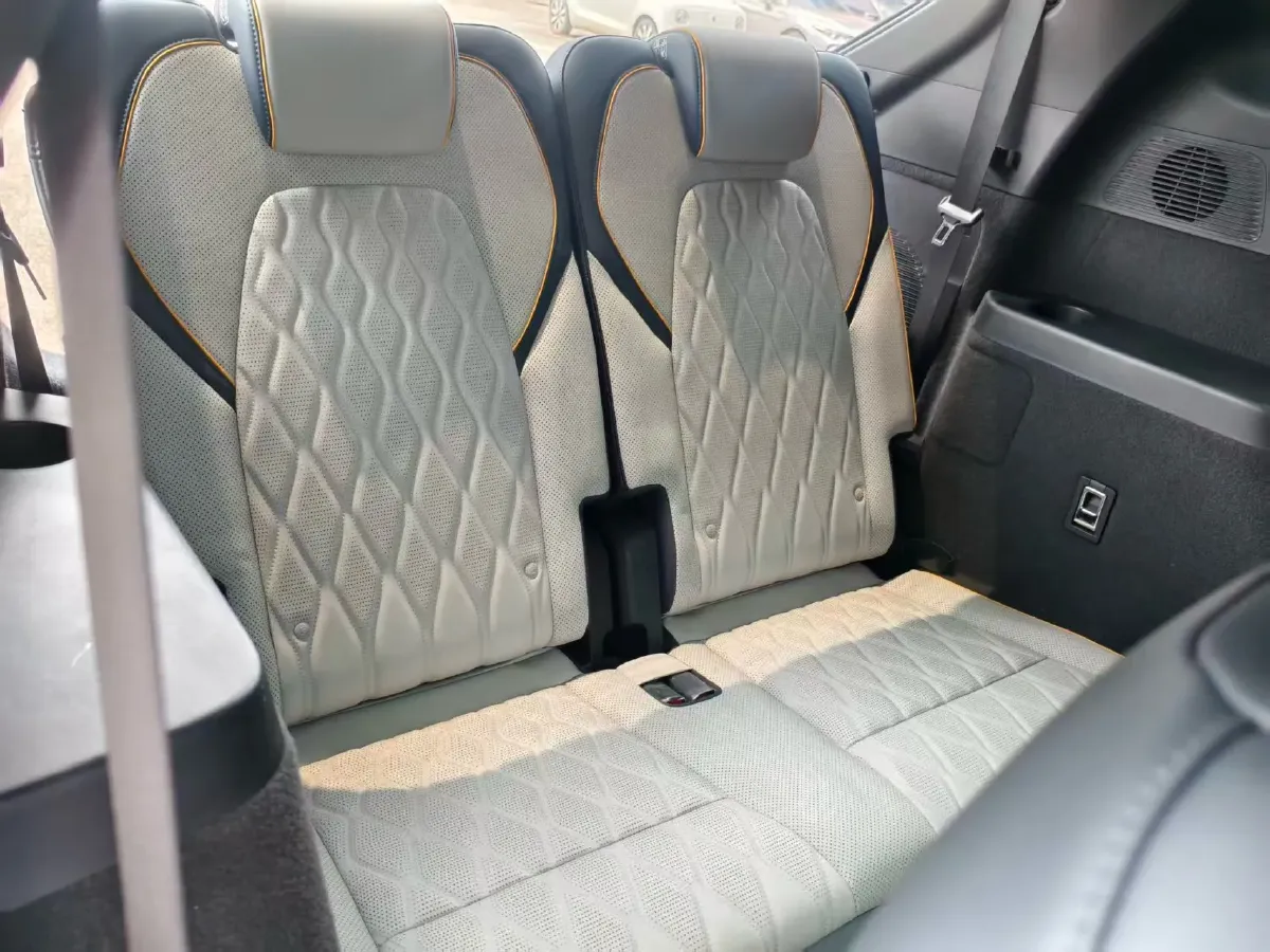 2022 Jeep Grand Commander 2.0T 265HP L4 9AT,autocango,china used car exporter,china ev exporter,chinese used car exporter,chinese used ev exporter