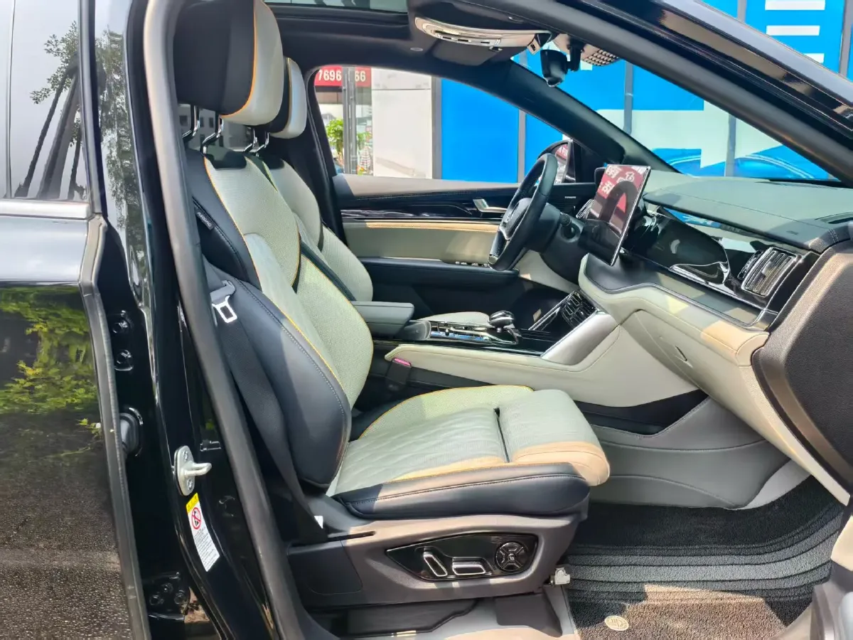 2022 Jeep Grand Commander 2.0T 265HP L4 9AT,autocango,china used car exporter,china ev exporter,chinese used car exporter,chinese used ev exporter