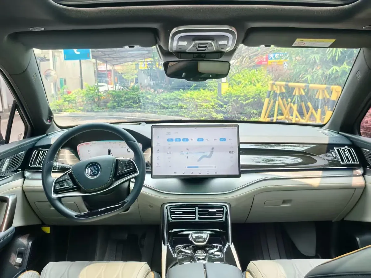 2022 Jeep Grand Commander 2.0T 265HP L4 9AT,autocango,china used car exporter,china ev exporter,chinese used car exporter,chinese used ev exporter