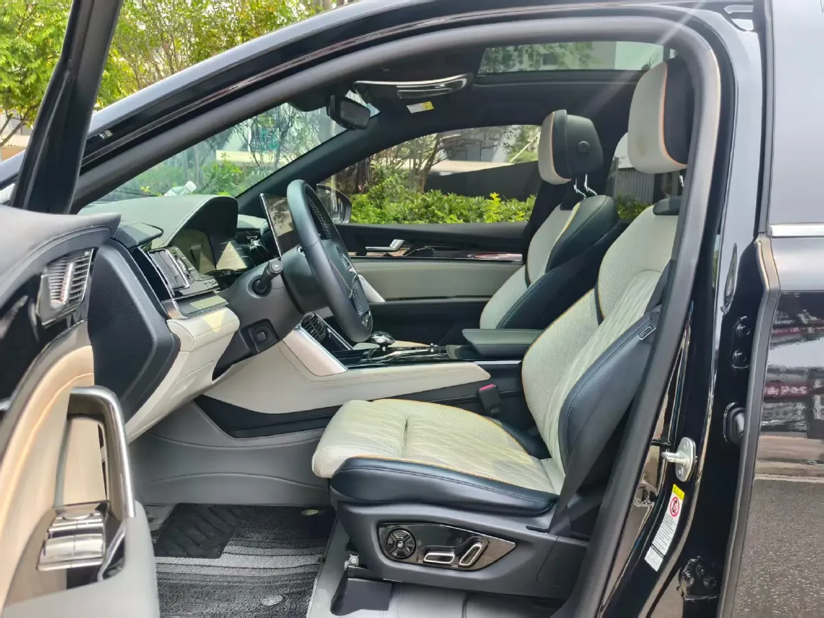 2022 Jeep Grand Commander 2.0T 265HP L4 9AT,autocango,china used car exporter,china ev exporter,chinese used car exporter,chinese used ev exporter