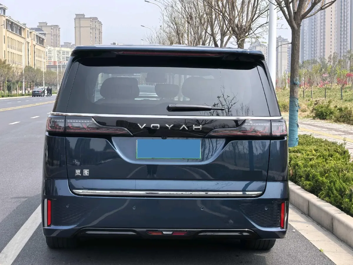 2025 Voyah Dream 1.5T 150HP L4 PHEV 41.7KWH,autocango,china used car exporter,china ev exporter,chinese used car exporter,chinese used ev exporter