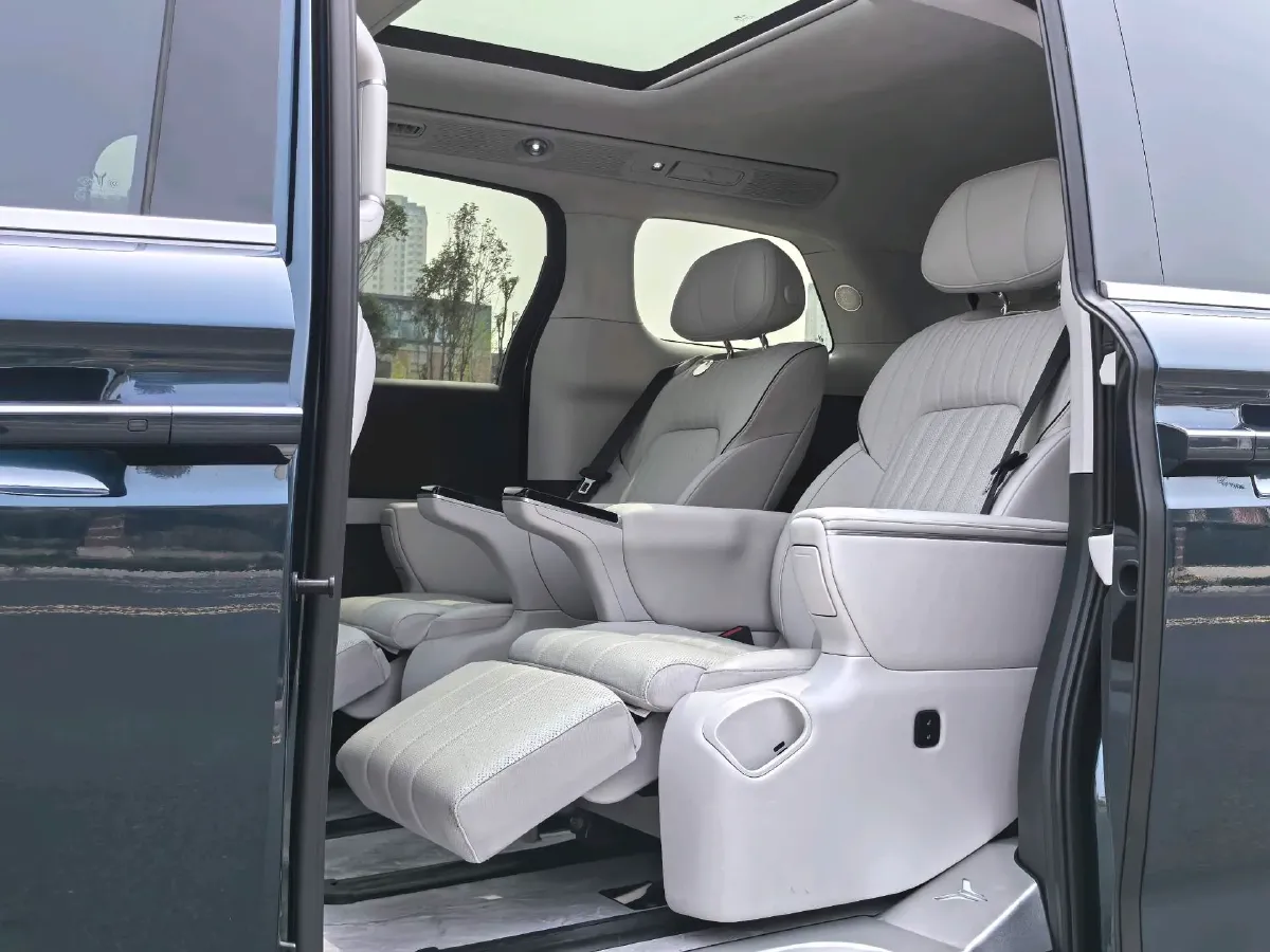 2025 Voyah Dream 1.5T 150HP L4 PHEV 41.7KWH,autocango,china used car exporter,china ev exporter,chinese used car exporter,chinese used ev exporter